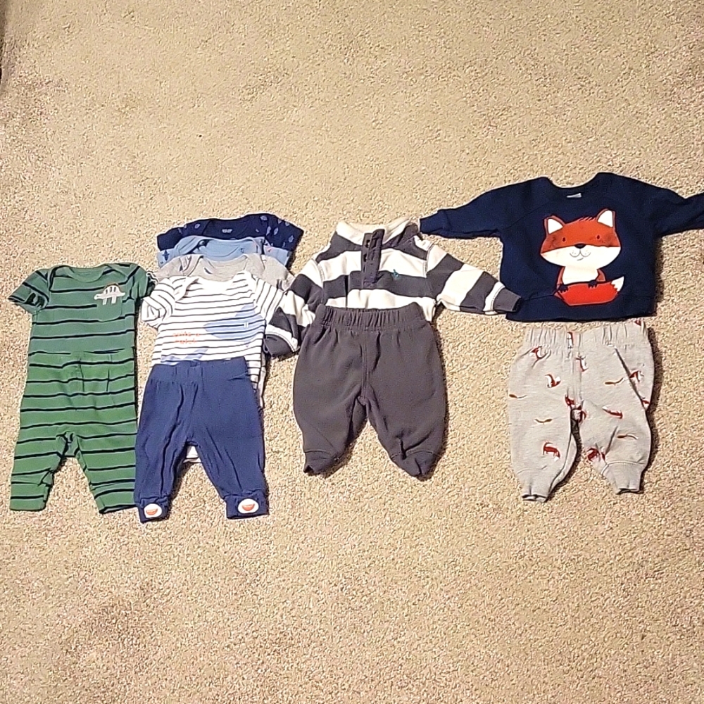 Baby boy lot of 4 outfits 11 pieces